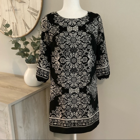 Old Navy Dresses & Skirts - Old Navy Black & White Patterned Mini Dress